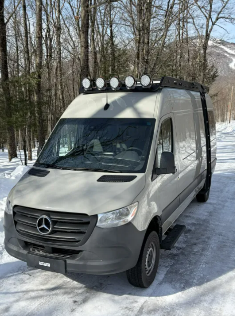 Atlas Marchepieds Mercedes Sprinter, vue de face
