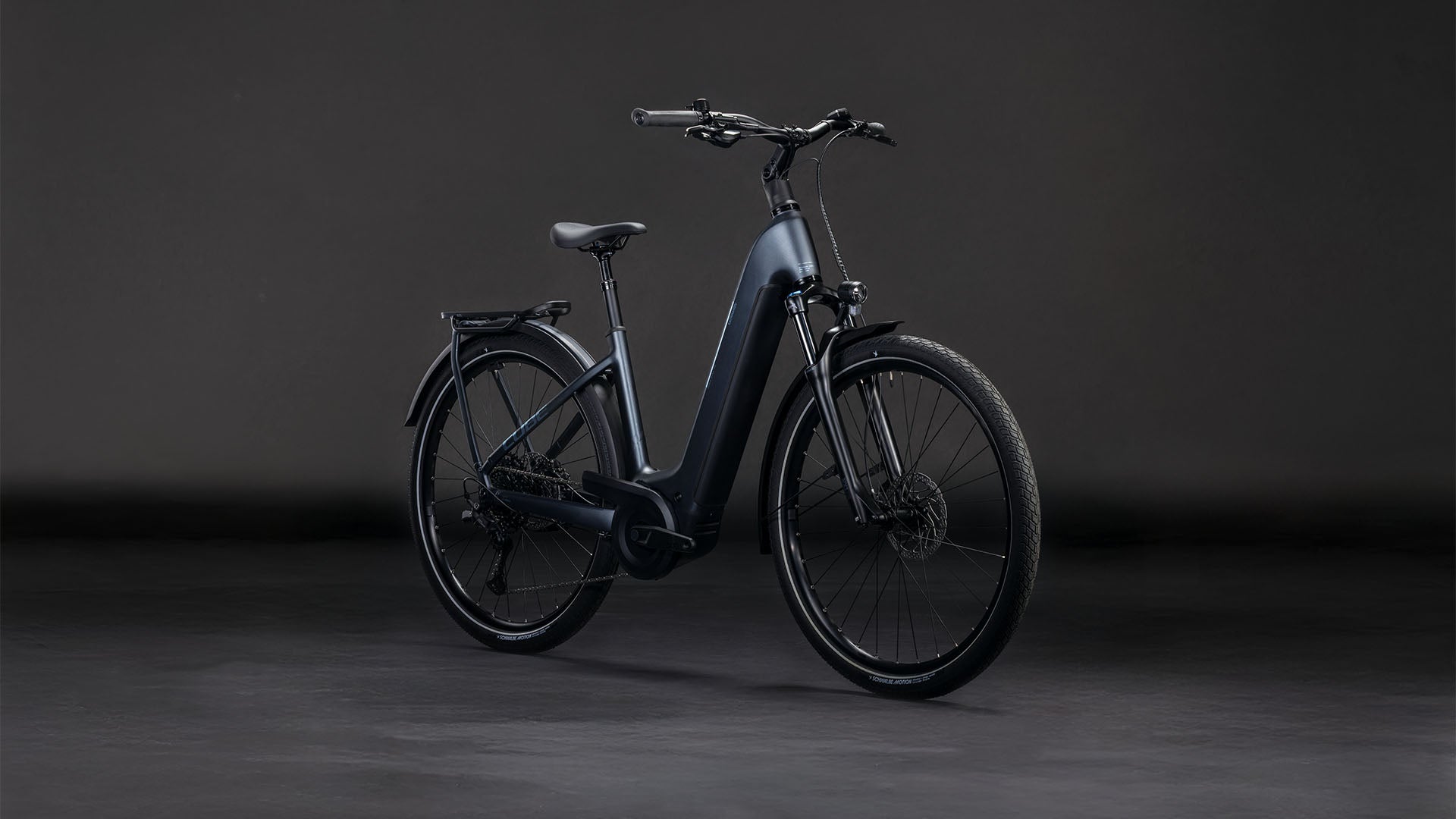 Cube Kathmandu Hybrid one 800 lowstep, trois-quarts avant
