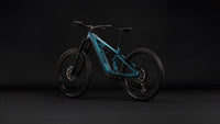 Cube Stereo Hybrid ONE77 HPC Race 800 (2027), trois-quarts avant