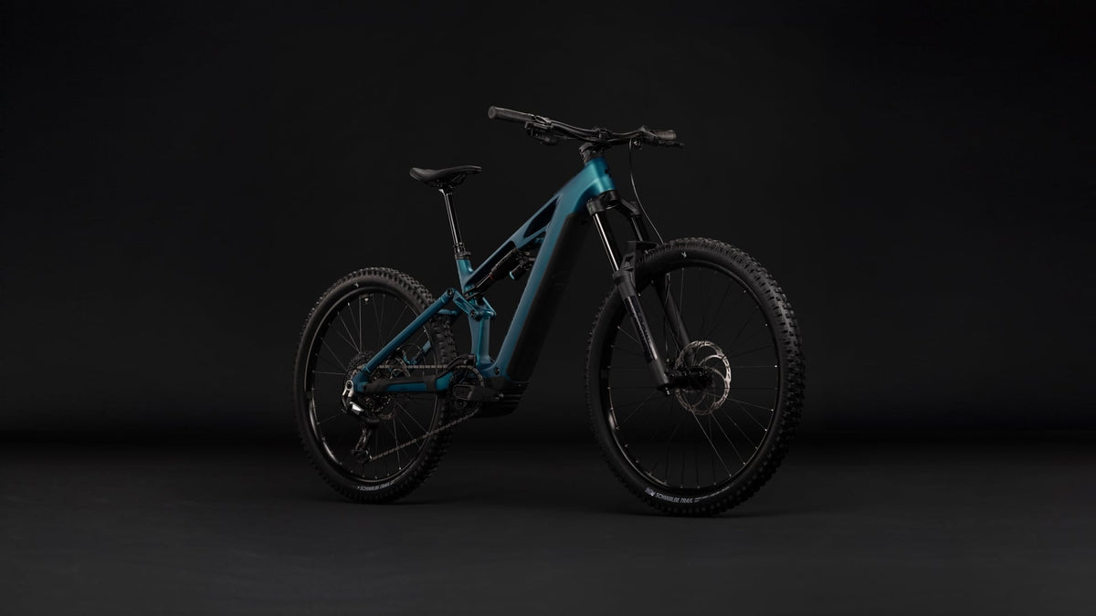 Cube Stereo Hybrid ONE77 HPC Race 800 (2027), trois-quarts avant