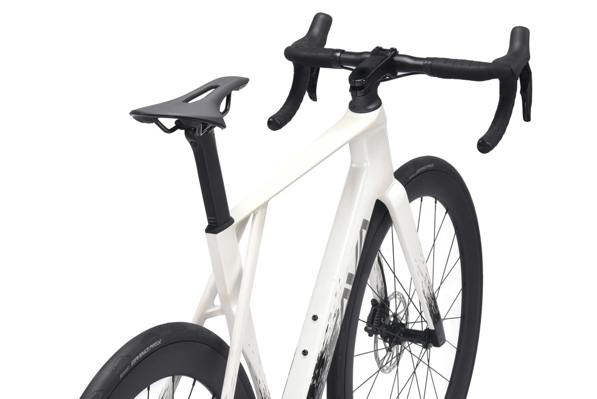 Sava Blade R7 (2027), trois-quarts avant