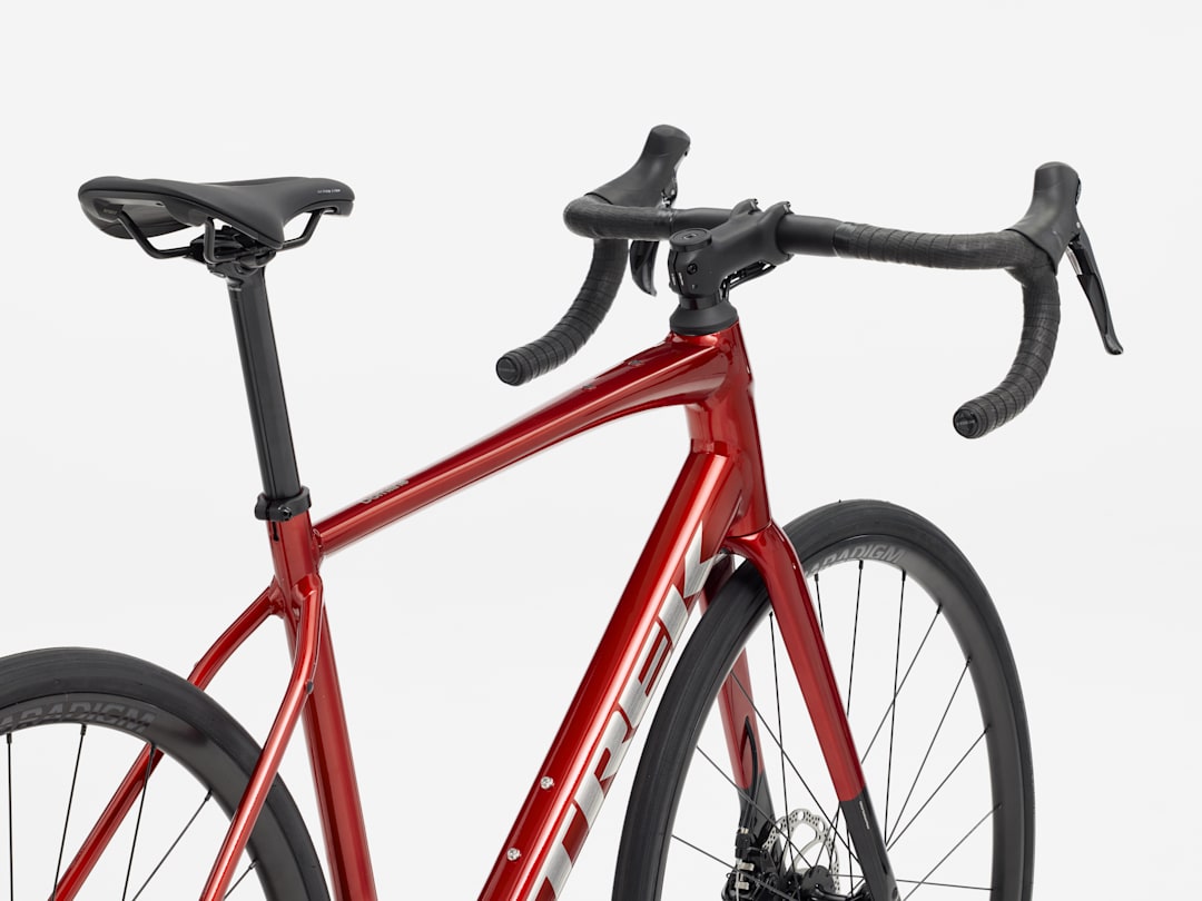 Trek Domane AL 2 Gen 4 2027, cockpit
