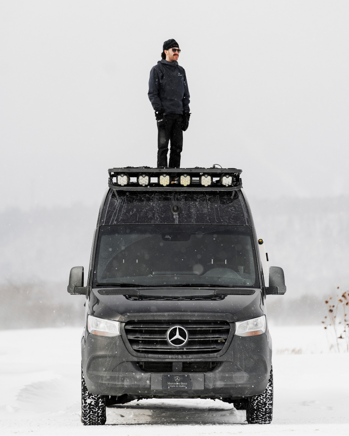 VAN D'ICI Plateforme de toit amovible - Galerie de toit Sprinter/Transit/Promaster, vue de face