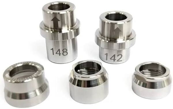 WAHOO KIT D'ADAPTATEUR D'AXE TRAVERSANT KICKR 142/148MM (V2), produit