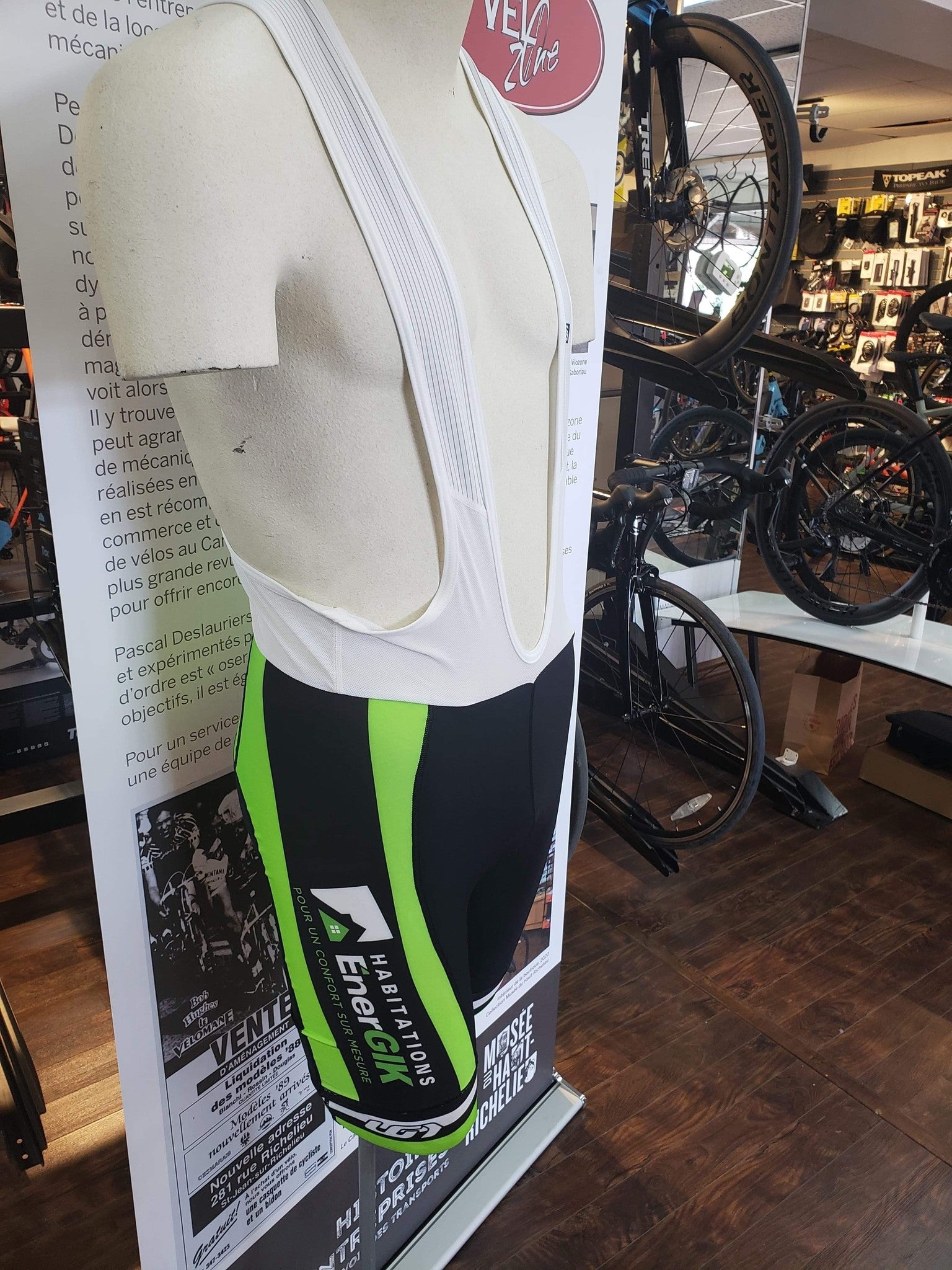 Cuissard à bretelles Vélozone pour femme, vue de profil